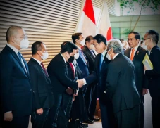 Dampingi Jokowi Bertemu...