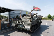 Kendarai Tank Buat Belanja,...