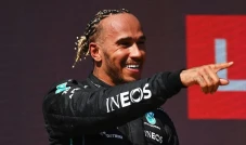 Lewis Hamilton Isyaratkan...