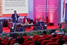 Kuliah Umum di Unhas,...