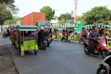 Mengintip Odong-odong...