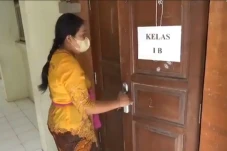 2 Pelajar SD di Denpasar...