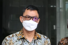 Kembangkan Kabel Bawah...