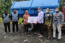 BNI Serahkan Bantuan...