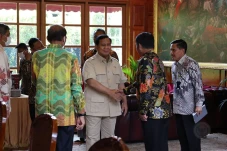 Peduli, Prabowo dan...