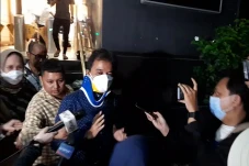 Roy Suryo Kembali Tak...