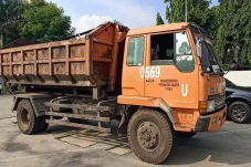 Truk Sampah Tabrak Pemotor...