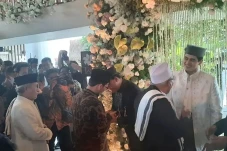 Ustaz Adi Hidayat Ucapkan...