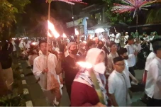 Ratusan Warga Jatinegara...