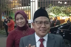 Hadiri Resepsi Tia-Ali,...