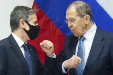 Menlu Rusia Gantung...
