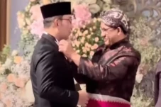 Hadiri Pernikahan Mutiara...