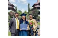 Kisah Jeane, Wisudawan...