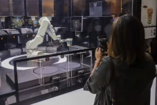 Jangan Kalah Oleh Robot,...