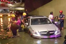 Banjir Bandang Landa...