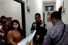 Dobrak Kamar Kos, Satpol...