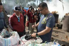 Dorong Pembakaran Tempurung...