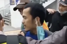 Copet Penumpang KRL,...