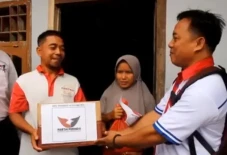 Terharu Terima Bantuan...