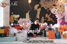 Buka Kado Ulang Tahun...