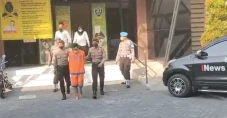 Jauh dari Istri, Buruh...