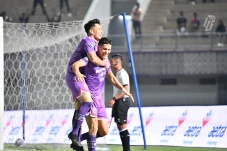 Bentrok Persebaya Surabaya,...