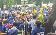 Massa Partai Prima Tiba,...