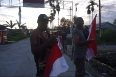 Jalanan Timika Meriah,...