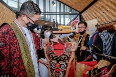 Rangkul dan Semangati...