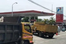 Melanggar Aturan, 16...