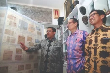 2.084 Prangko dan Frame...