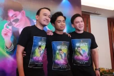 Jelang Konser Tunggal,...