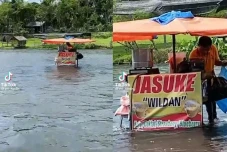 Viral! Pria Ini Jualan...
