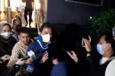 Viral Roy Suryo Tak...