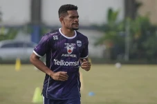 Termasuk Ricky Kambuaya,...