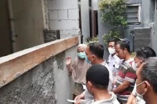 Tak Terima Sering Dimaki,...