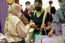 Pertama Kali Hadir di...