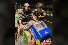 Viral! Bonge Jualan...