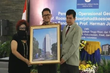 Prof Roosseno Bapak...