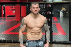 Juara MMA Eropa Roberto...