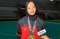 Sabet Emas Kejuraan...