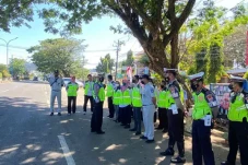 Samsat Maros Kumpulkan...