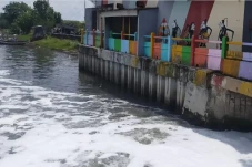 Pemkot Surabaya Pantau...