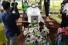 Eddy Gombloh Dimakamkan...