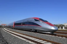 China Kirim Kereta Cepat...