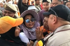 Menolak Pindah, Penertiban...