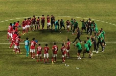Indonesia Bertahan di...
