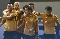 Bhayangkara FC vs Persebaya:...