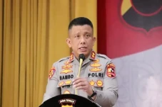 Sopir dan Ajudan Istri...
