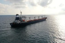 Lagi, Kapal Kargo Pengangkut...
